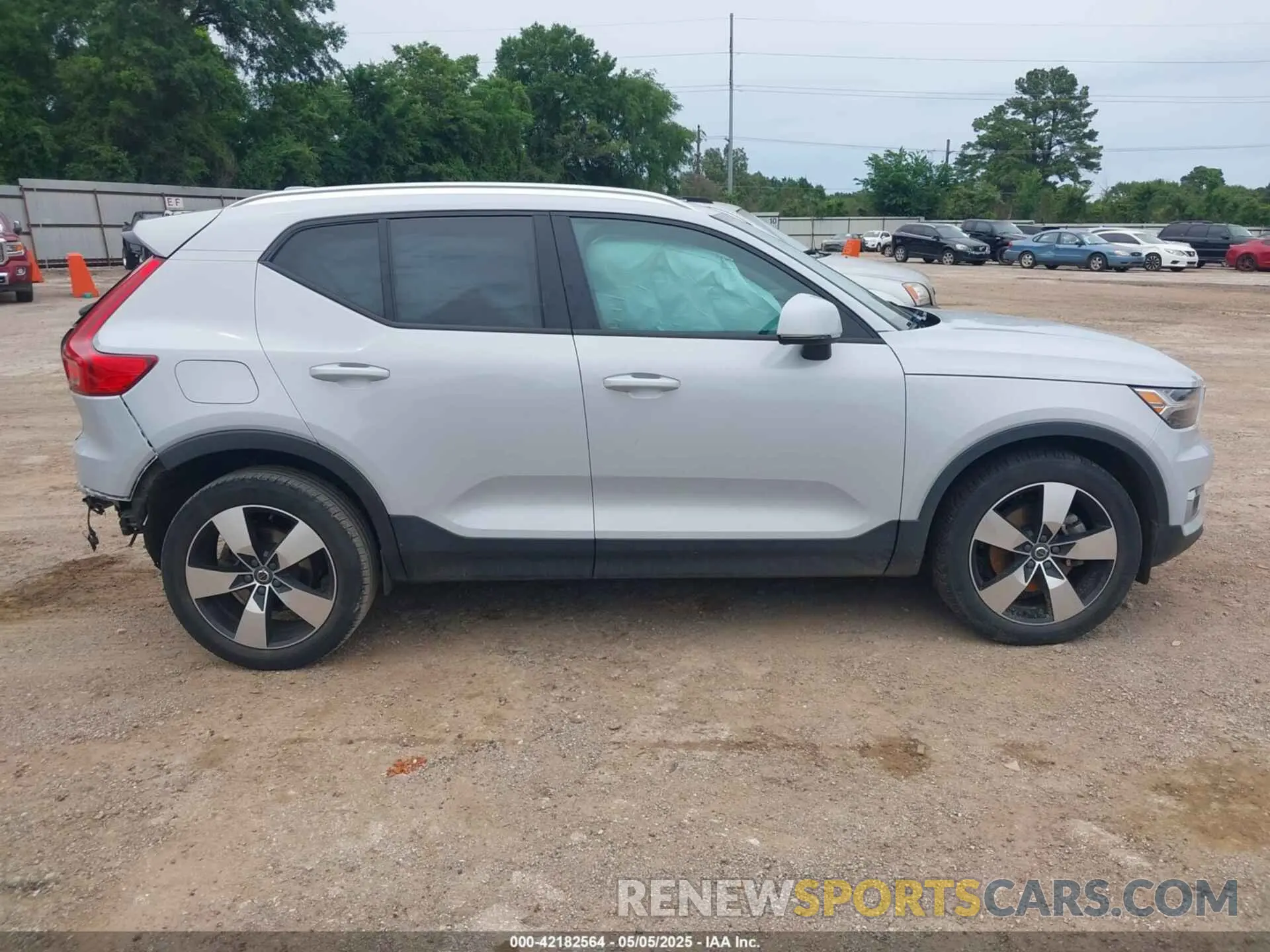 14 Photograph of a damaged car YV4AC2HKXM2464627 VOLVO XC40 2021
