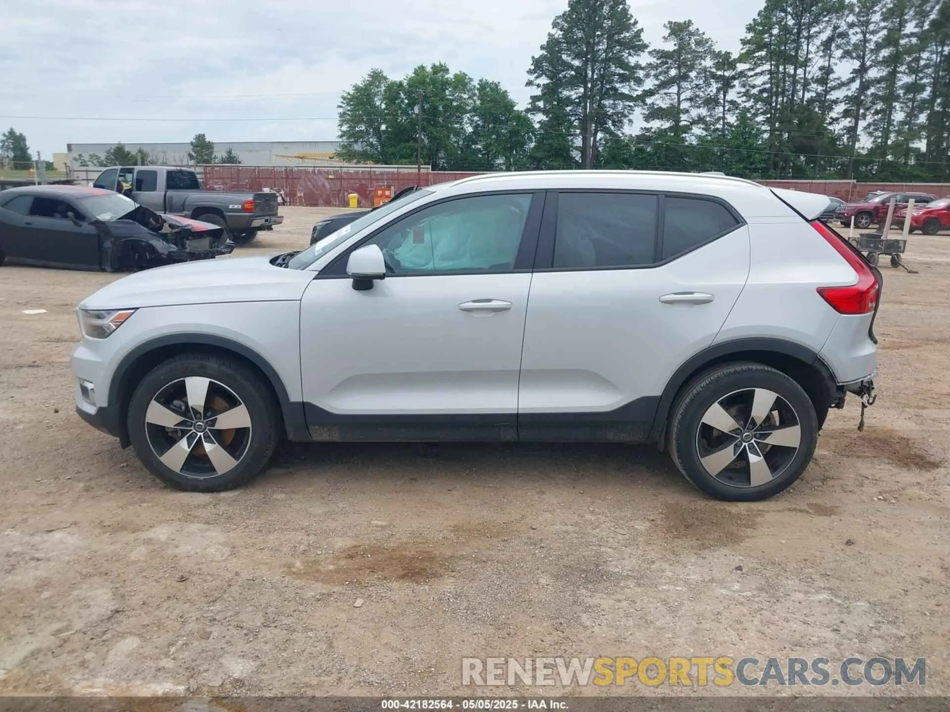 15 Photograph of a damaged car YV4AC2HKXM2464627 VOLVO XC40 2021