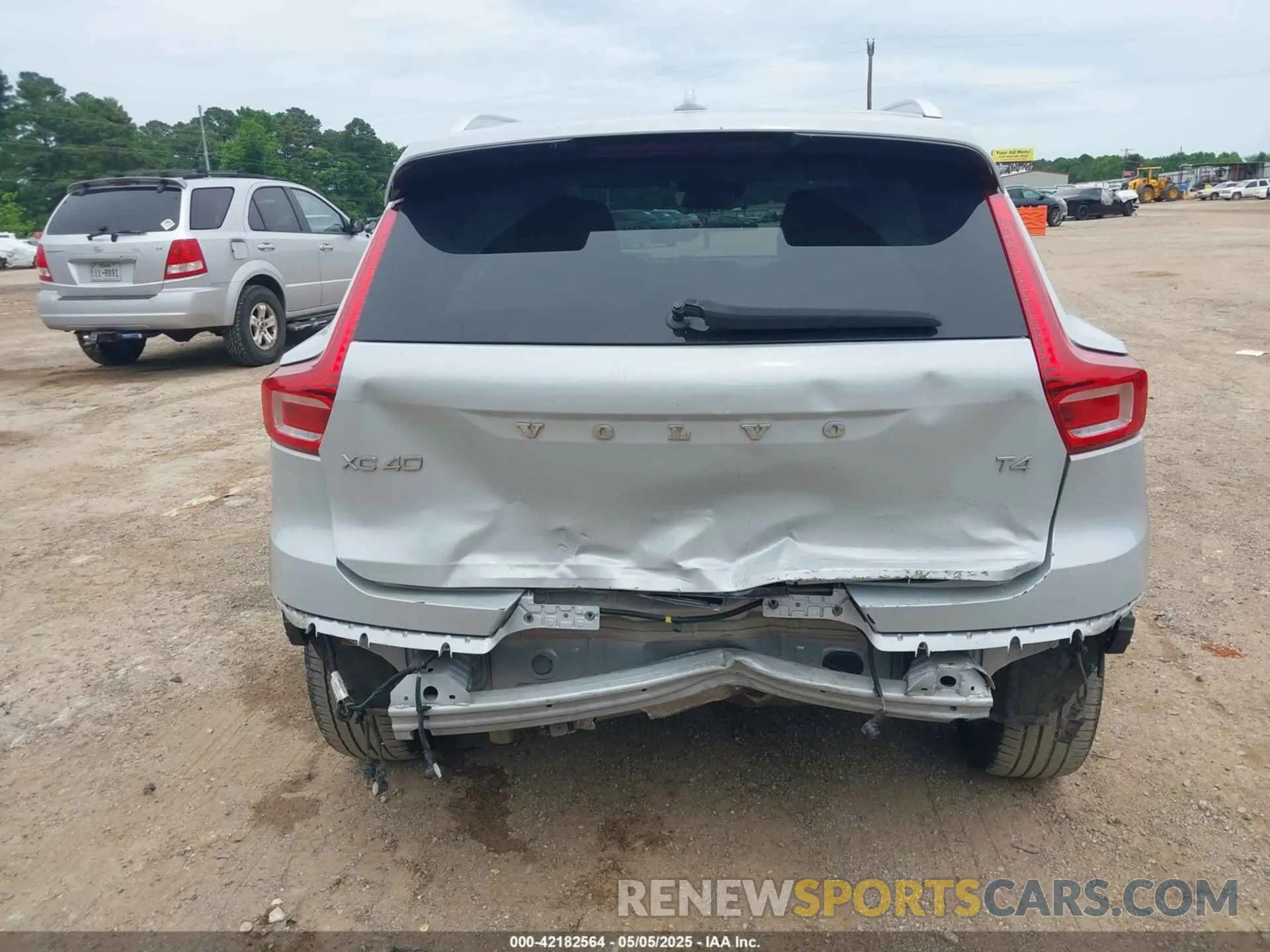 17 Photograph of a damaged car YV4AC2HKXM2464627 VOLVO XC40 2021