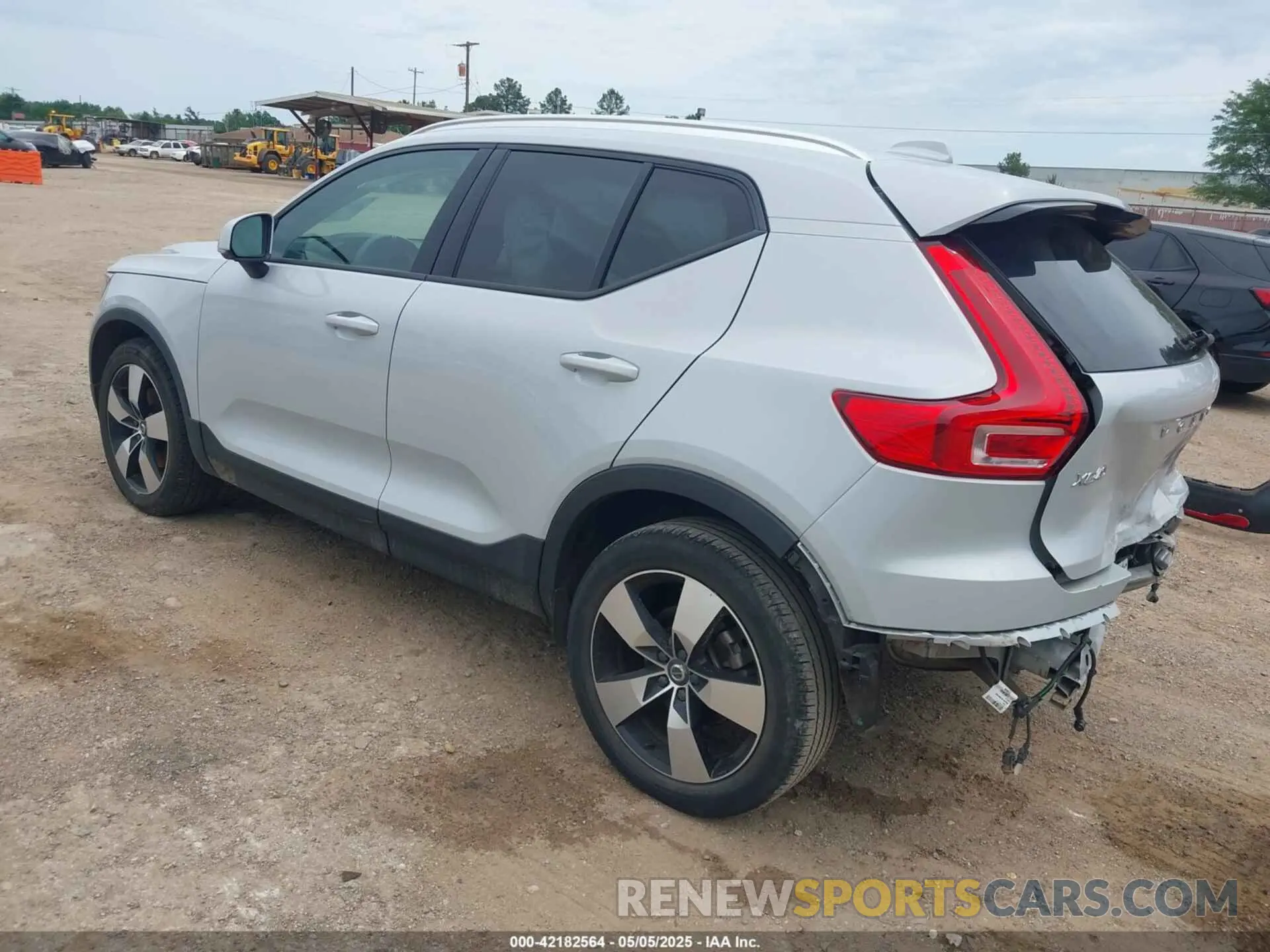 3 Photograph of a damaged car YV4AC2HKXM2464627 VOLVO XC40 2021
