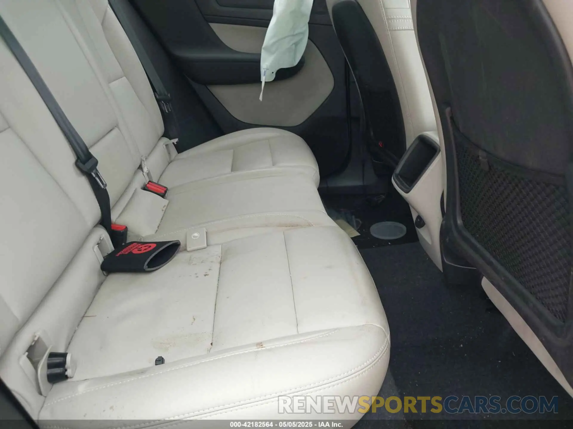 8 Photograph of a damaged car YV4AC2HKXM2464627 VOLVO XC40 2021