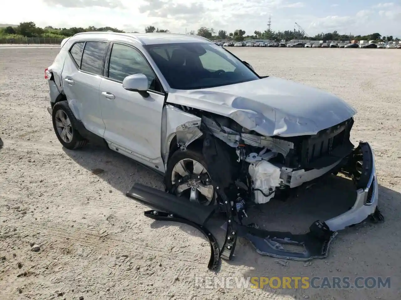 1 Photograph of a damaged car YV4AC2HKXM2469875 VOLVO XC40 2021