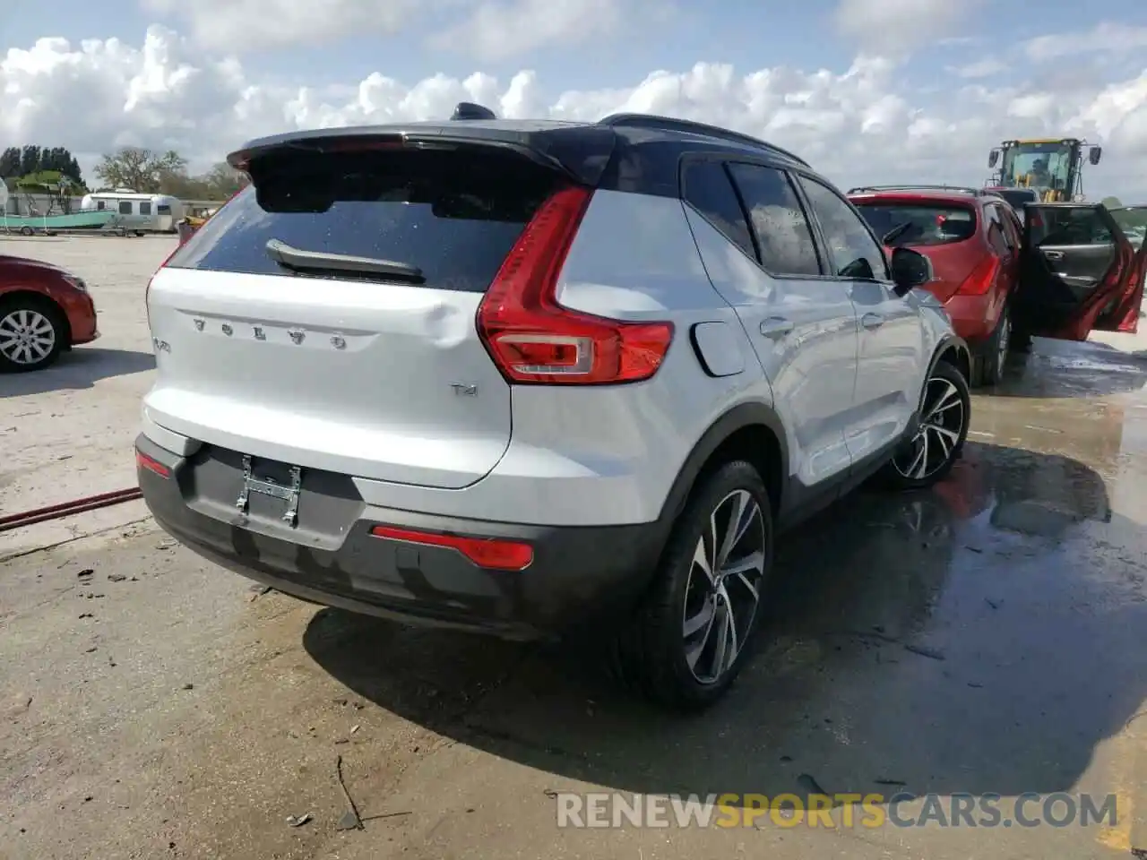 4 Photograph of a damaged car YV4AC2HM0M2603701 VOLVO XC40 2021