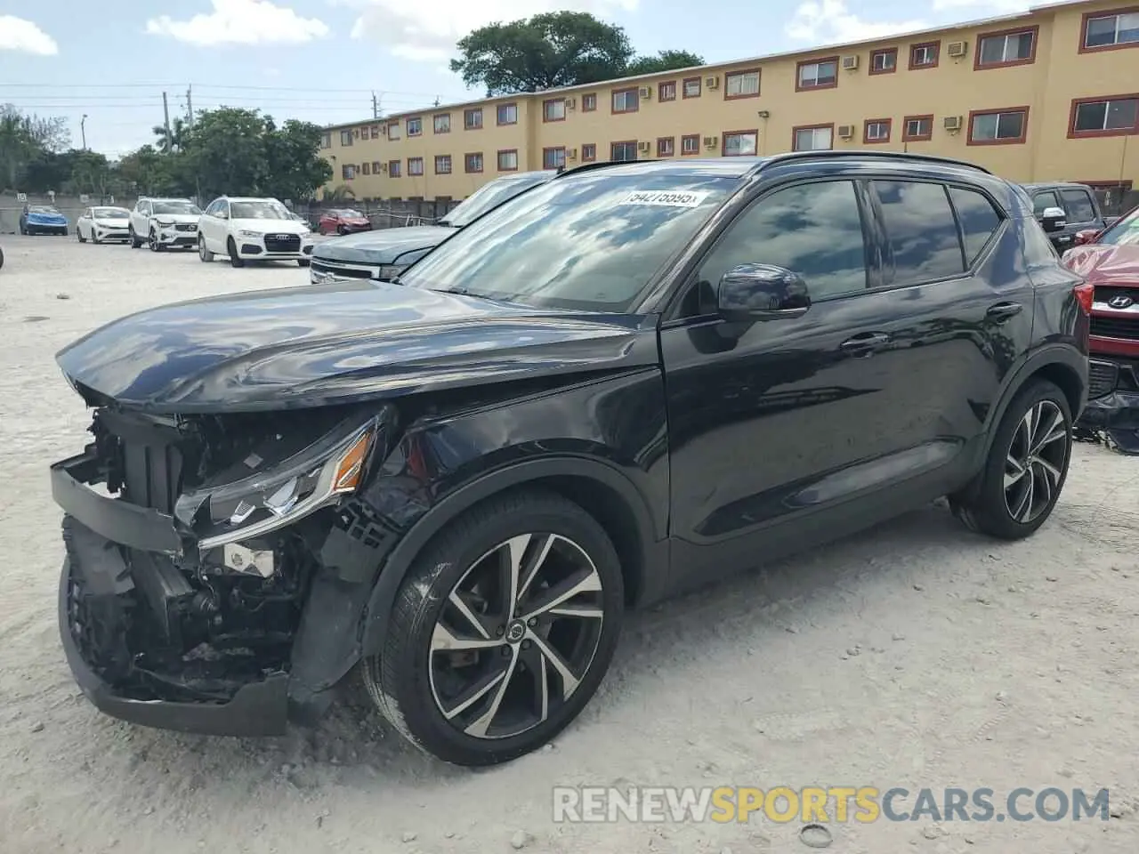 1 Photograph of a damaged car YV4AC2HM1M2470902 VOLVO XC40 2021