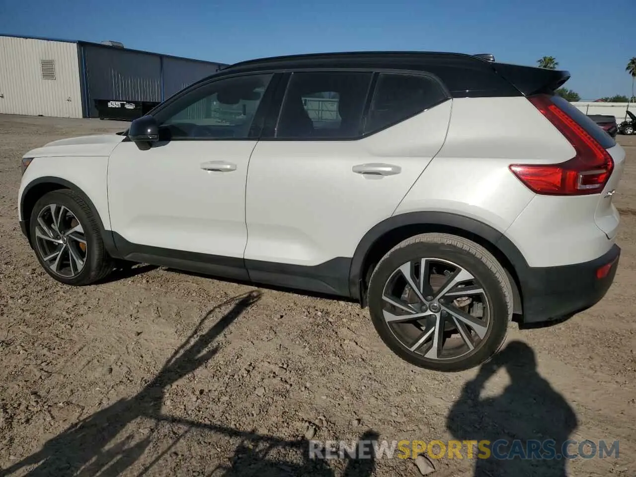 2 Photograph of a damaged car YV4AC2HM4M2470294 VOLVO XC40 2021