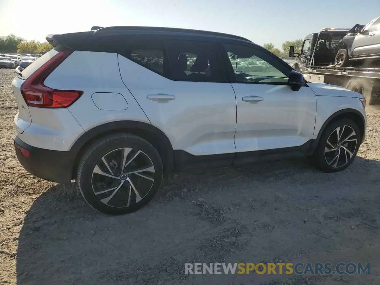 3 Photograph of a damaged car YV4AC2HM4M2470294 VOLVO XC40 2021