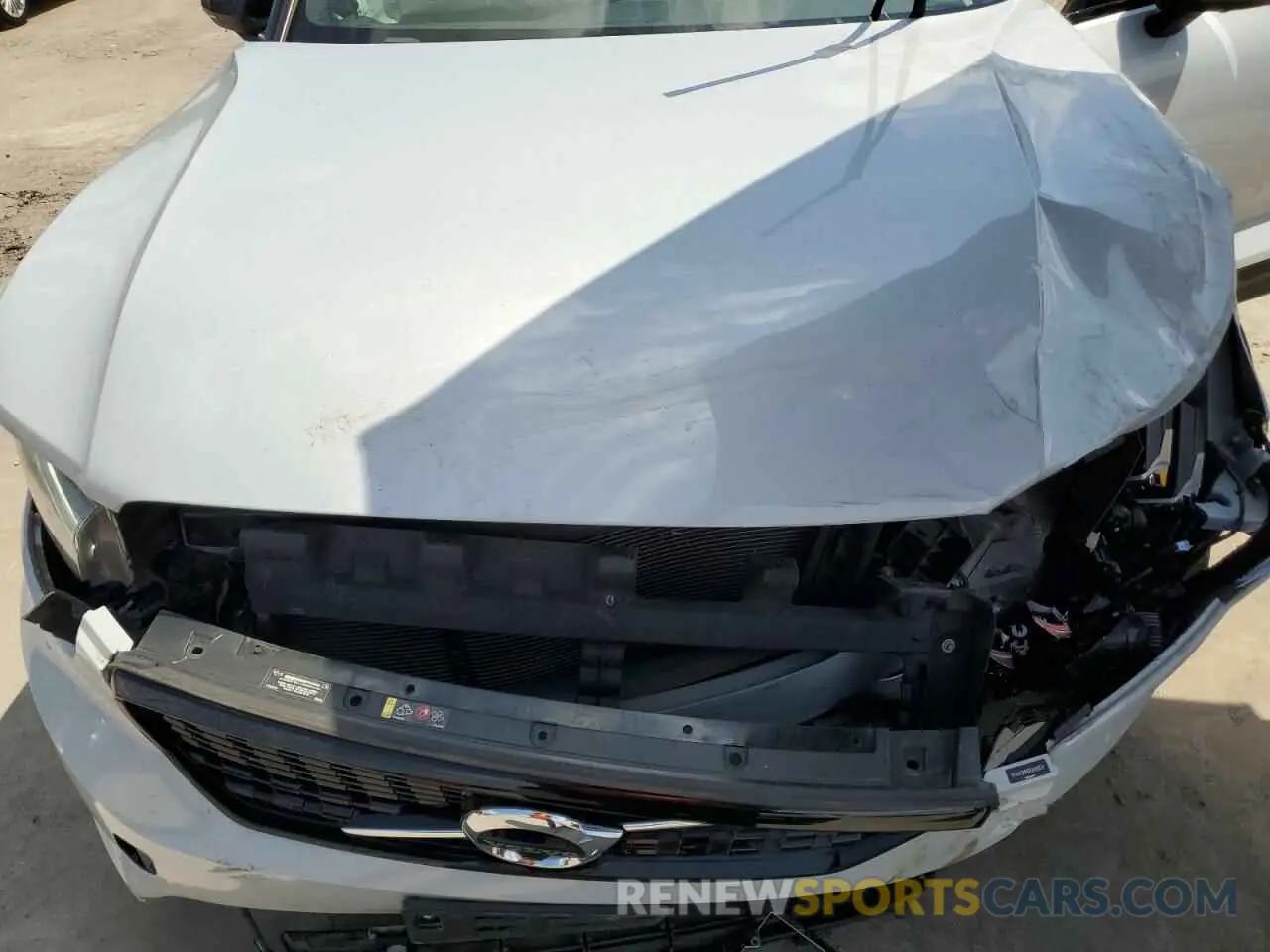 12 Photograph of a damaged car YV4AC2HM6M2488070 VOLVO XC40 2021