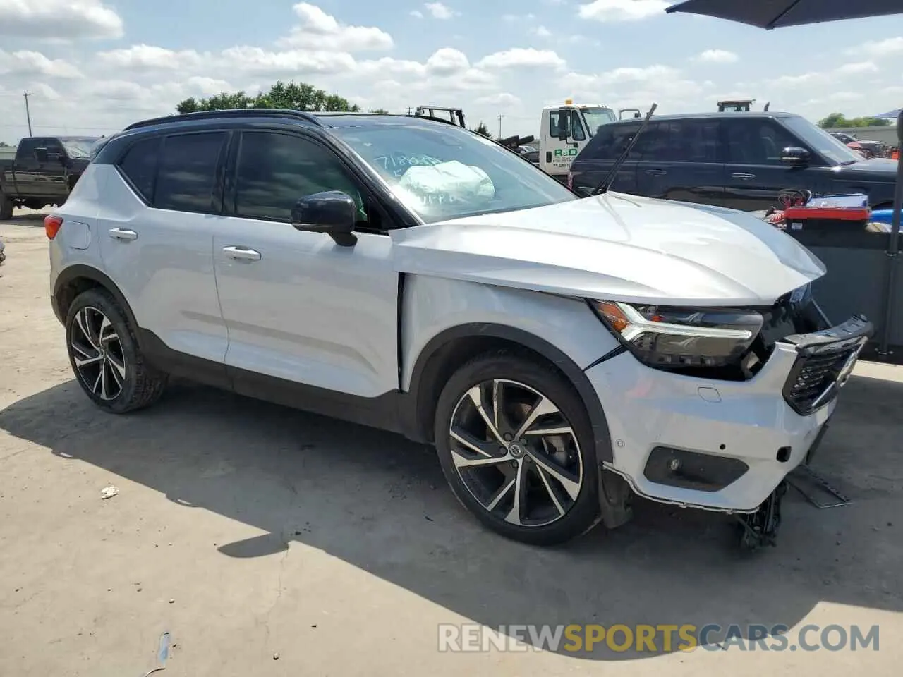 4 Photograph of a damaged car YV4AC2HM6M2488070 VOLVO XC40 2021