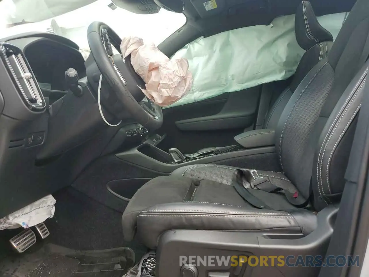 7 Photograph of a damaged car YV4AC2HM6M2488070 VOLVO XC40 2021