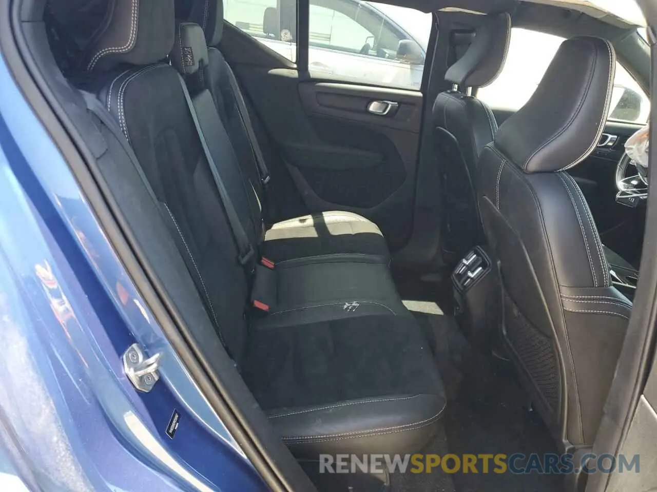 11 Photograph of a damaged car YV4ED3UR2M2558167 VOLVO XC40 2021