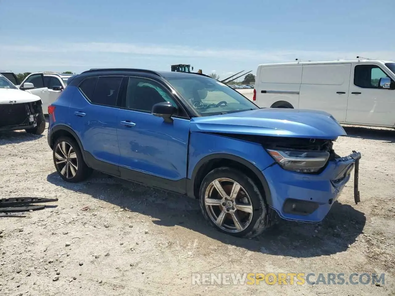 4 Photograph of a damaged car YV4ED3UR2M2558167 VOLVO XC40 2021
