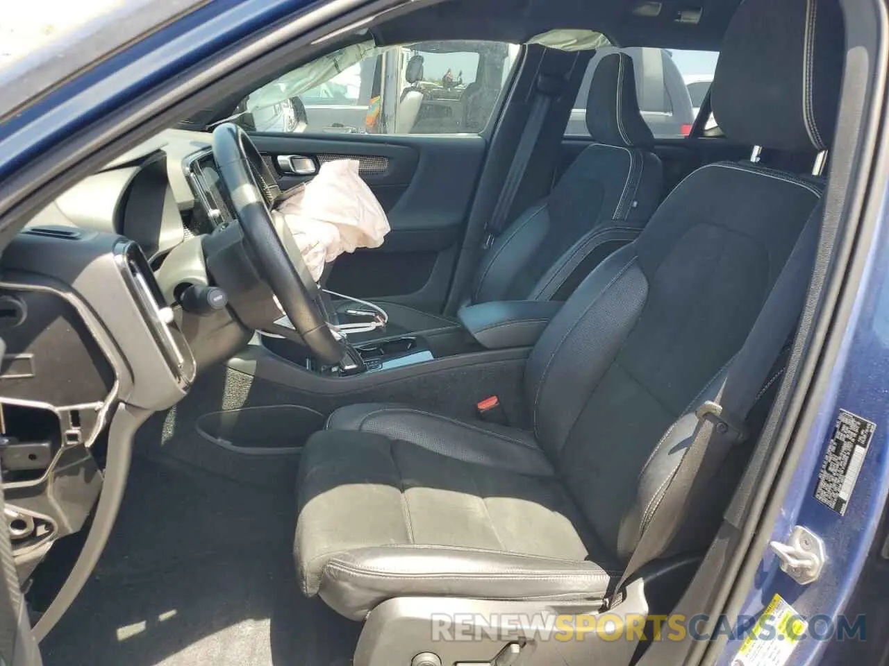 7 Photograph of a damaged car YV4ED3UR2M2558167 VOLVO XC40 2021