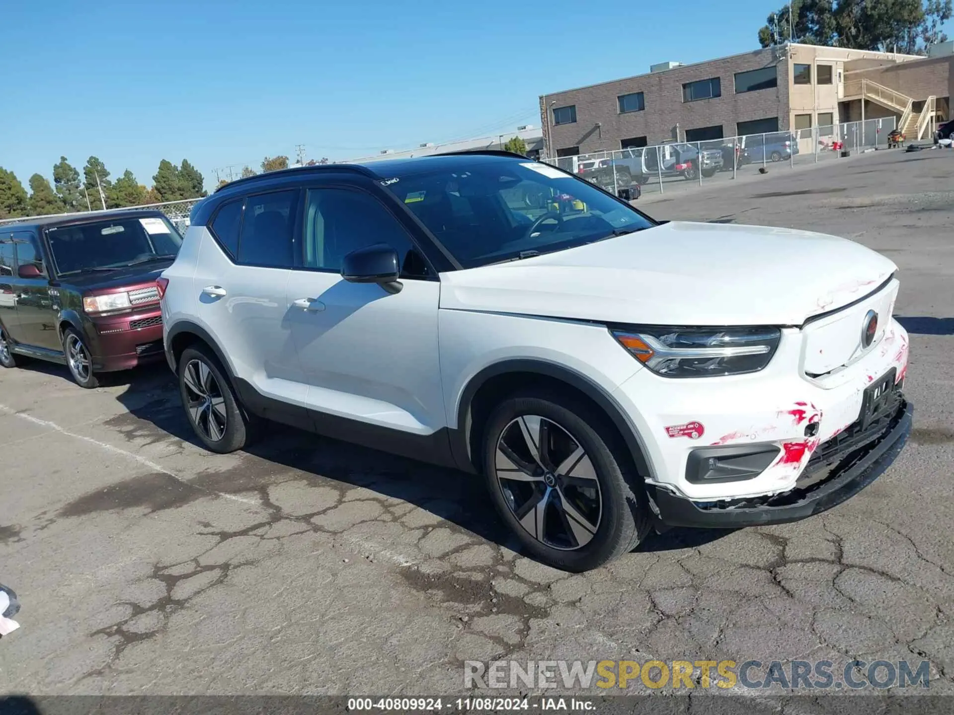 1 Photograph of a damaged car YV4ED3UR2M2587135 VOLVO XC40 2021