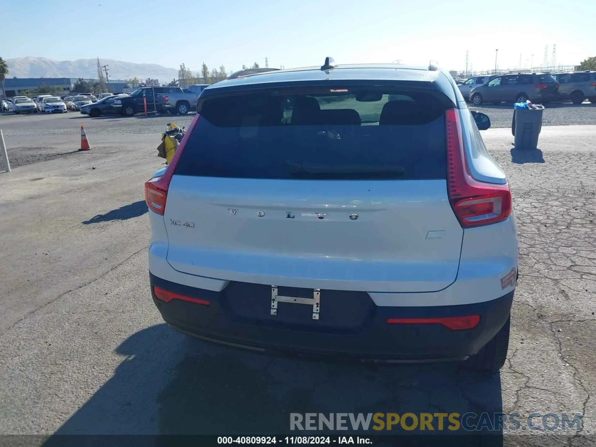 16 Photograph of a damaged car YV4ED3UR2M2587135 VOLVO XC40 2021