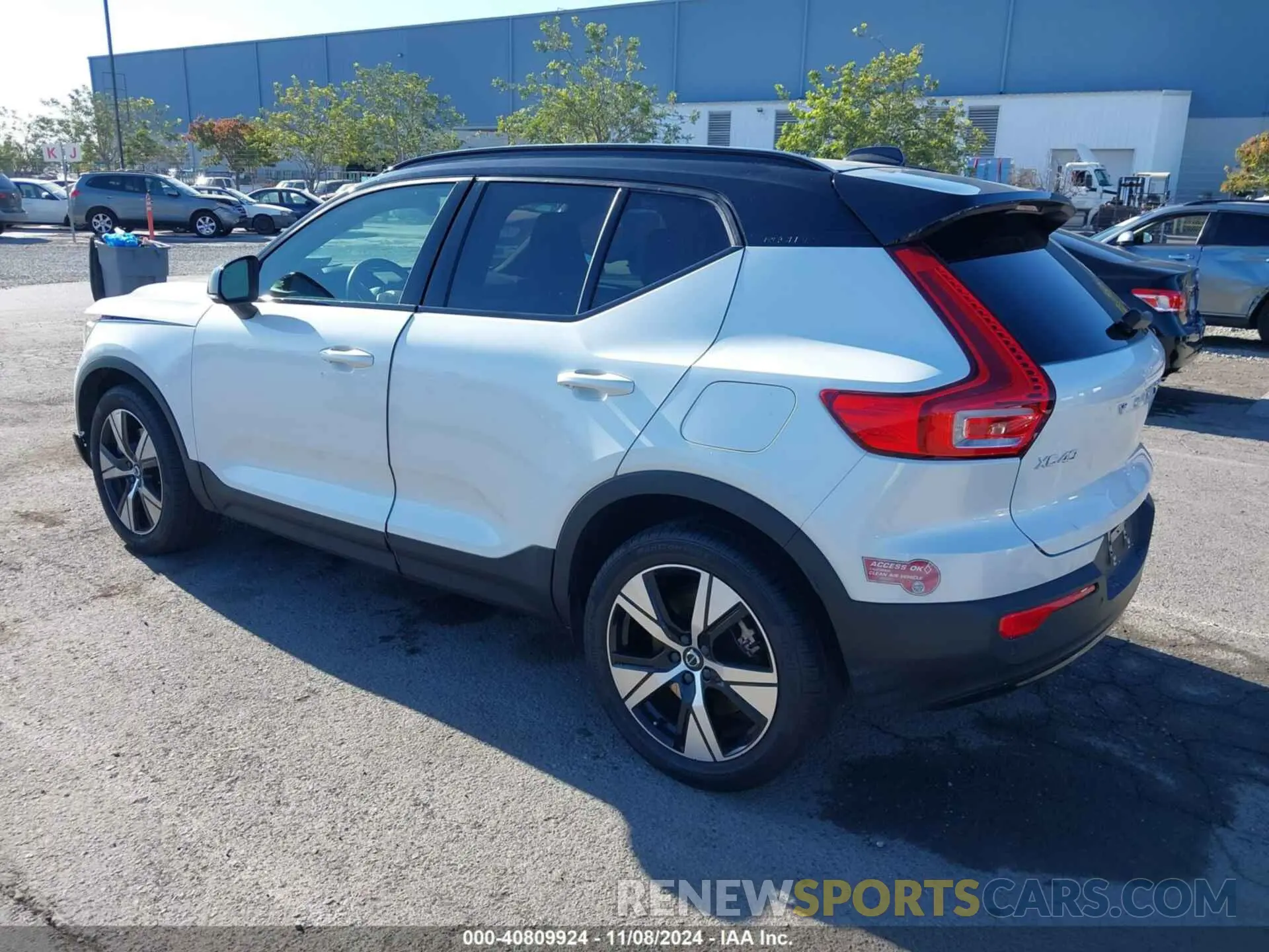 3 Photograph of a damaged car YV4ED3UR2M2587135 VOLVO XC40 2021