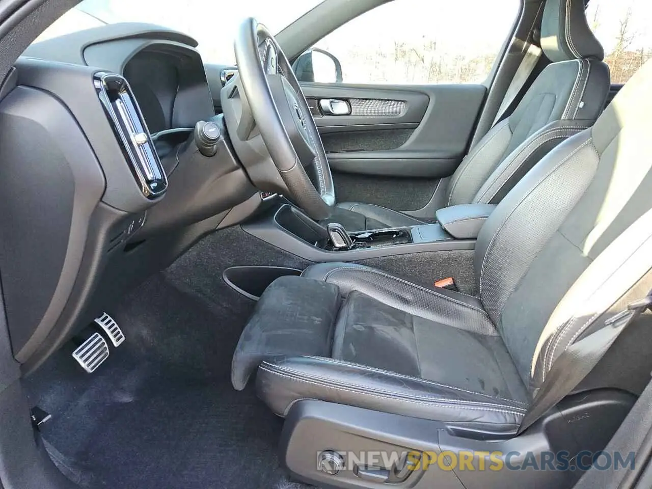 7 Photograph of a damaged car YV4ED3UR3M2609918 VOLVO XC40 2021