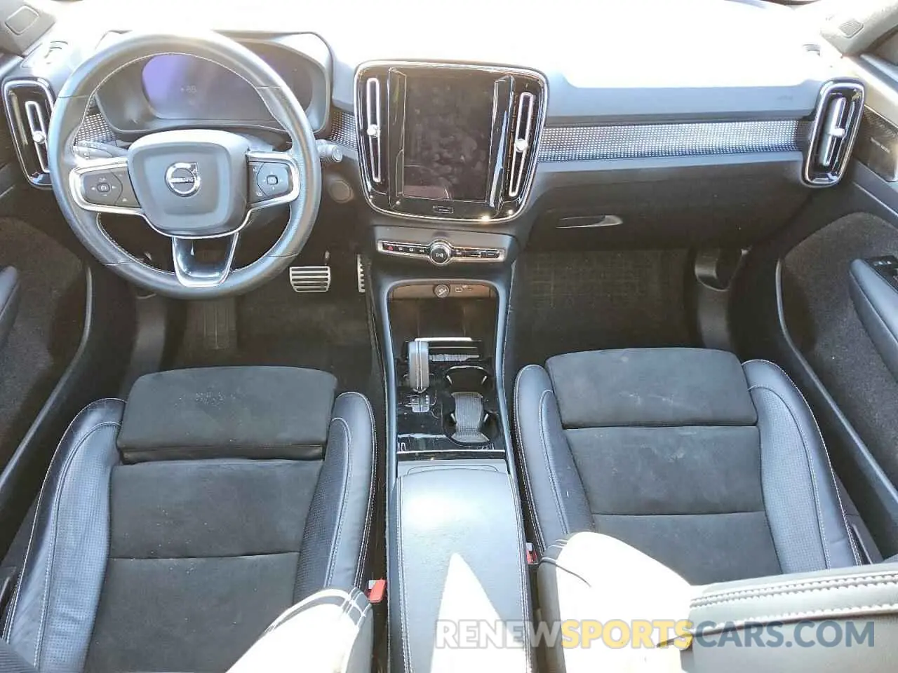 8 Photograph of a damaged car YV4ED3UR3M2609918 VOLVO XC40 2021