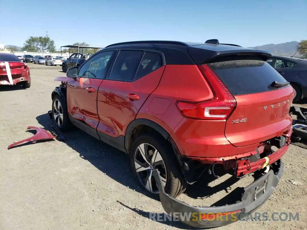 3 Photograph of a damaged car YV4ED3UR4M2582826 VOLVO XC40 2021