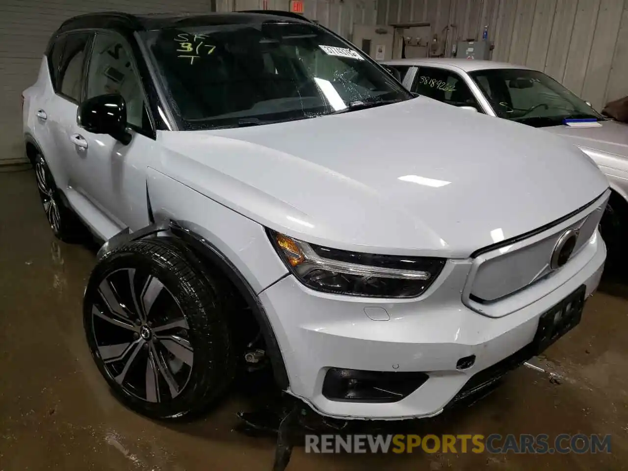 1 Photograph of a damaged car YV4ED3UR4M2588979 VOLVO XC40 2021