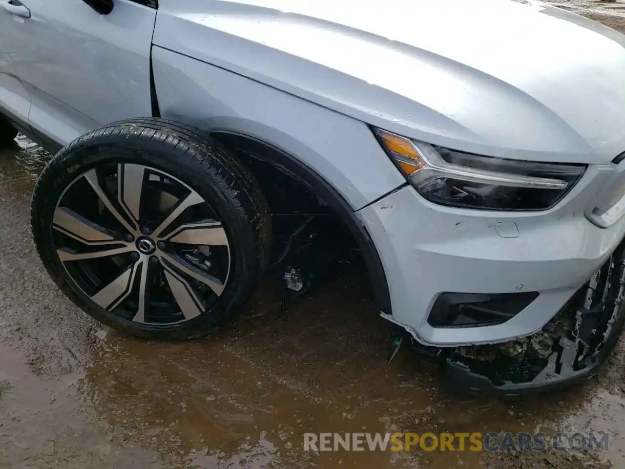 9 Photograph of a damaged car YV4ED3UR4M2588979 VOLVO XC40 2021