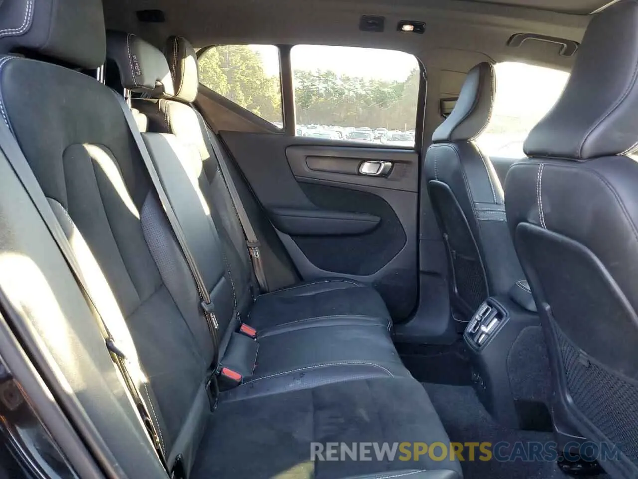 11 Photograph of a damaged car YV4ED3UR5M2558048 VOLVO XC40 2021