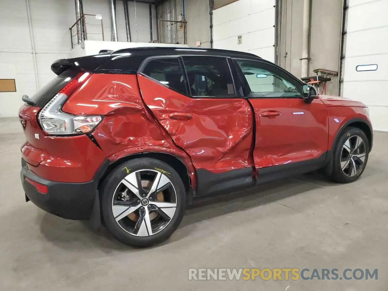 3 Photograph of a damaged car YV4ED3UR8M2529871 VOLVO XC40 2021