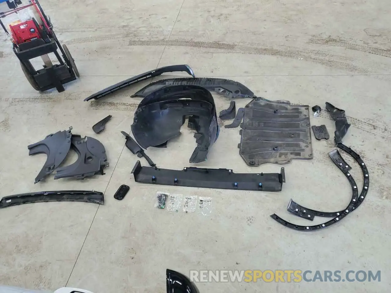 13 Photograph of a damaged car YV4ED3UR8M2546301 VOLVO XC40 2021