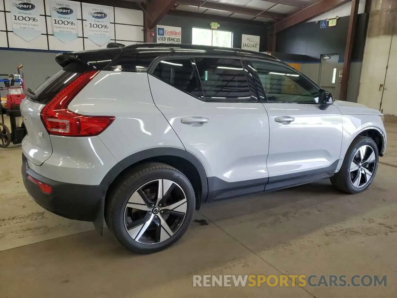 3 Photograph of a damaged car YV4ED3UR8M2546301 VOLVO XC40 2021
