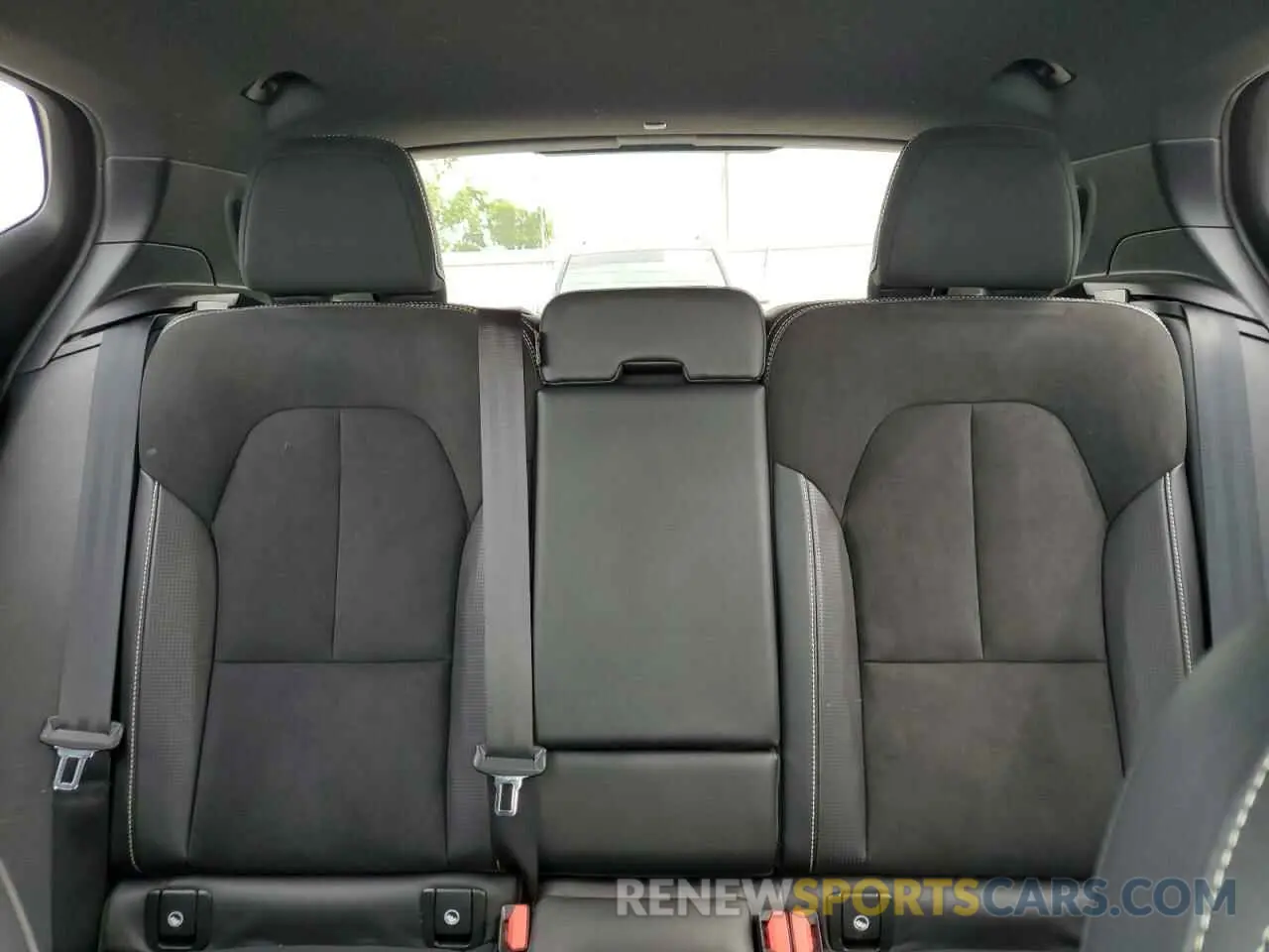 10 Photograph of a damaged car YV4ED3UR8M2611762 VOLVO XC40 2021