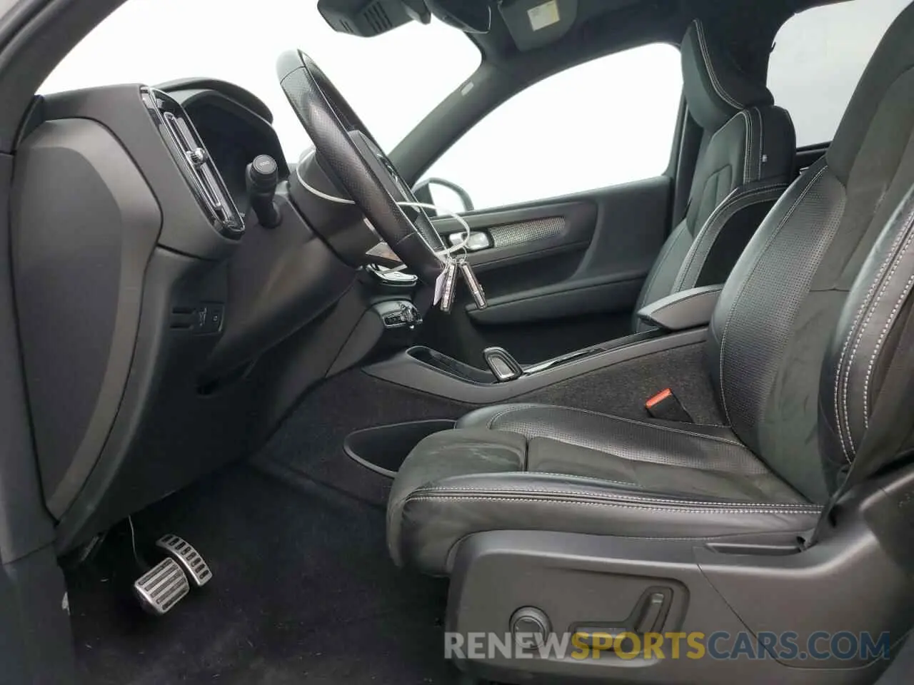 7 Photograph of a damaged car YV4ED3UR8M2611762 VOLVO XC40 2021