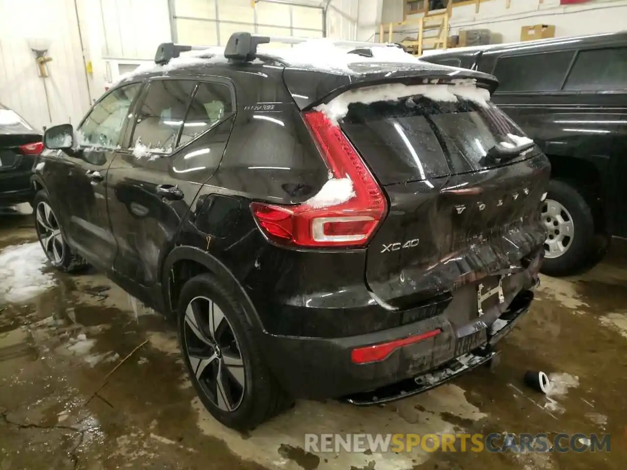 3 Photograph of a damaged car YV4ED3UR9M2521603 VOLVO XC40 2021