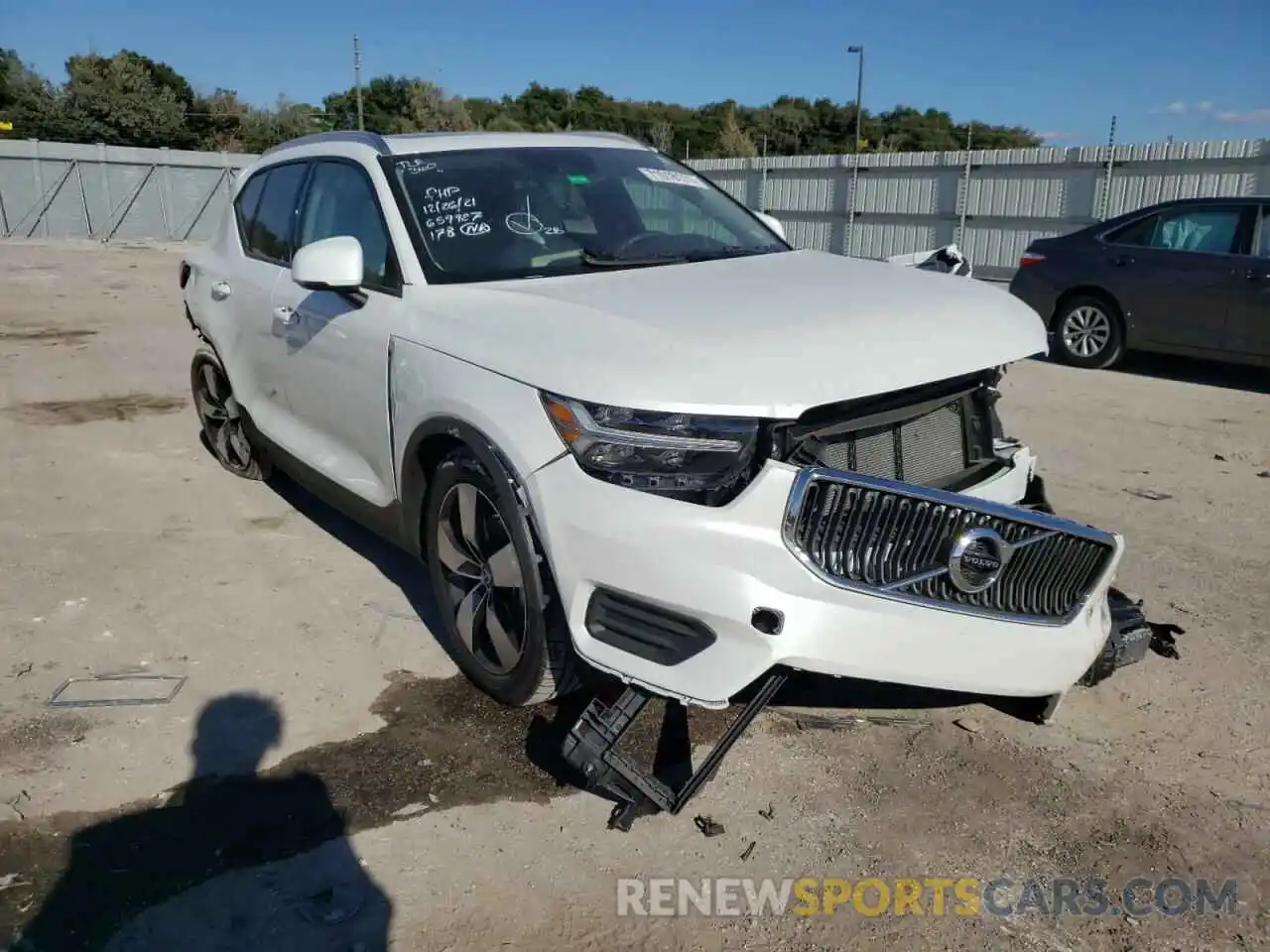 1 Photograph of a damaged car YV4162UK0N2652698 VOLVO XC40 2022