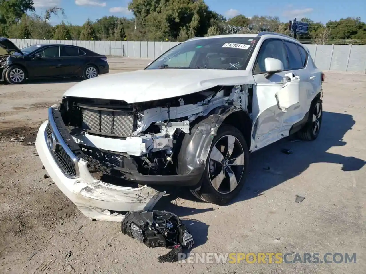 2 Photograph of a damaged car YV4162UK0N2652698 VOLVO XC40 2022