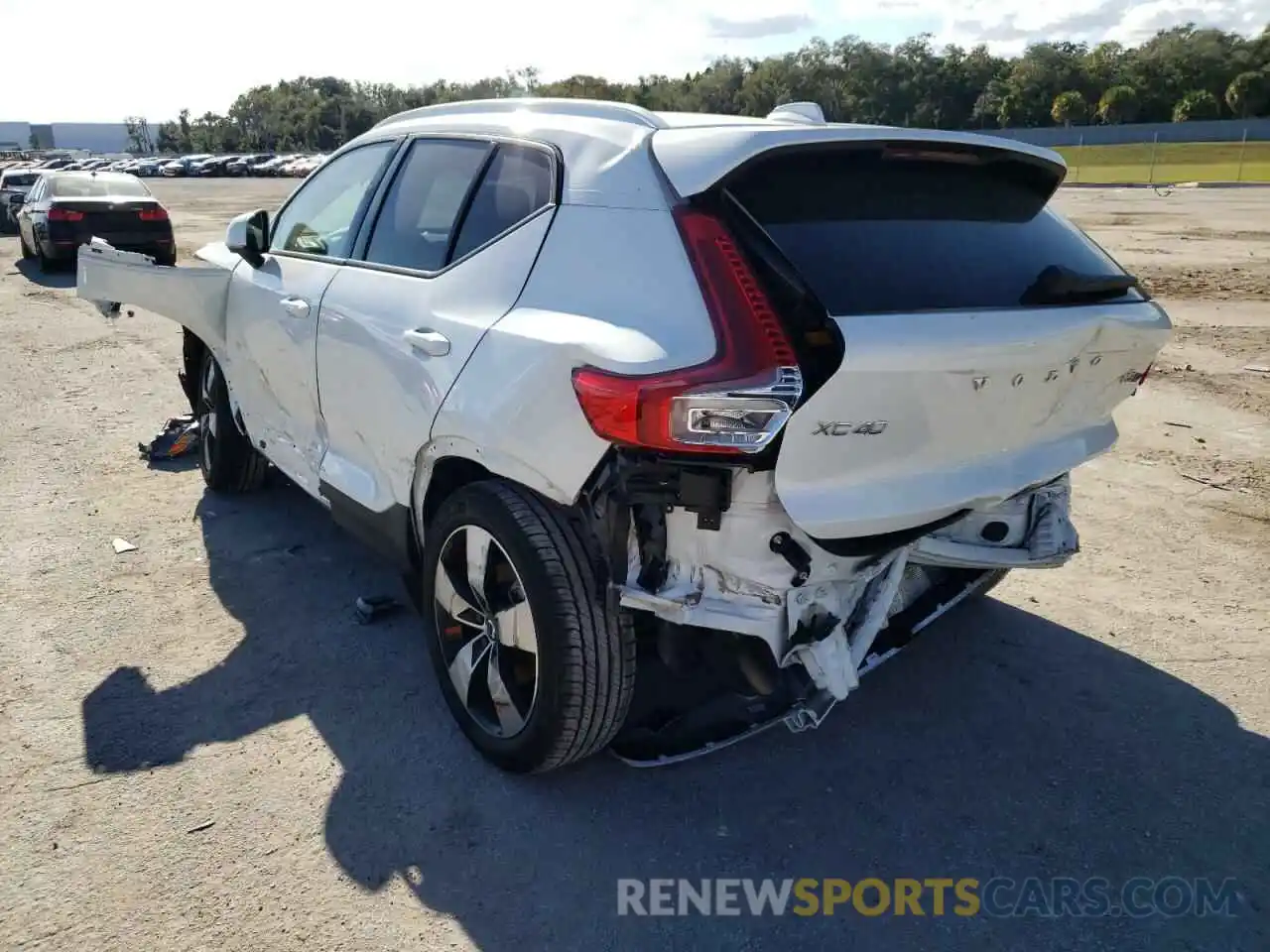 3 Photograph of a damaged car YV4162UK0N2652698 VOLVO XC40 2022