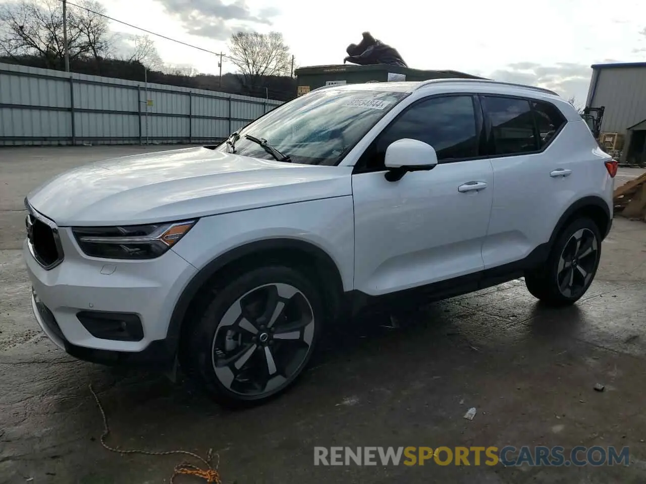 1 Photograph of a damaged car YV4162UK1N2640818 VOLVO XC40 2022