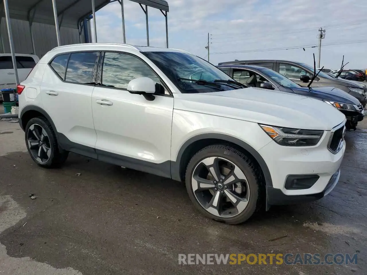 4 Photograph of a damaged car YV4162UK1N2640818 VOLVO XC40 2022