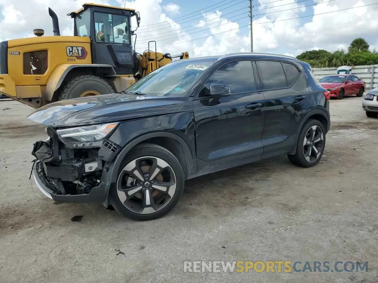 1 Photograph of a damaged car YV4162UK1N2743821 VOLVO XC40 2022