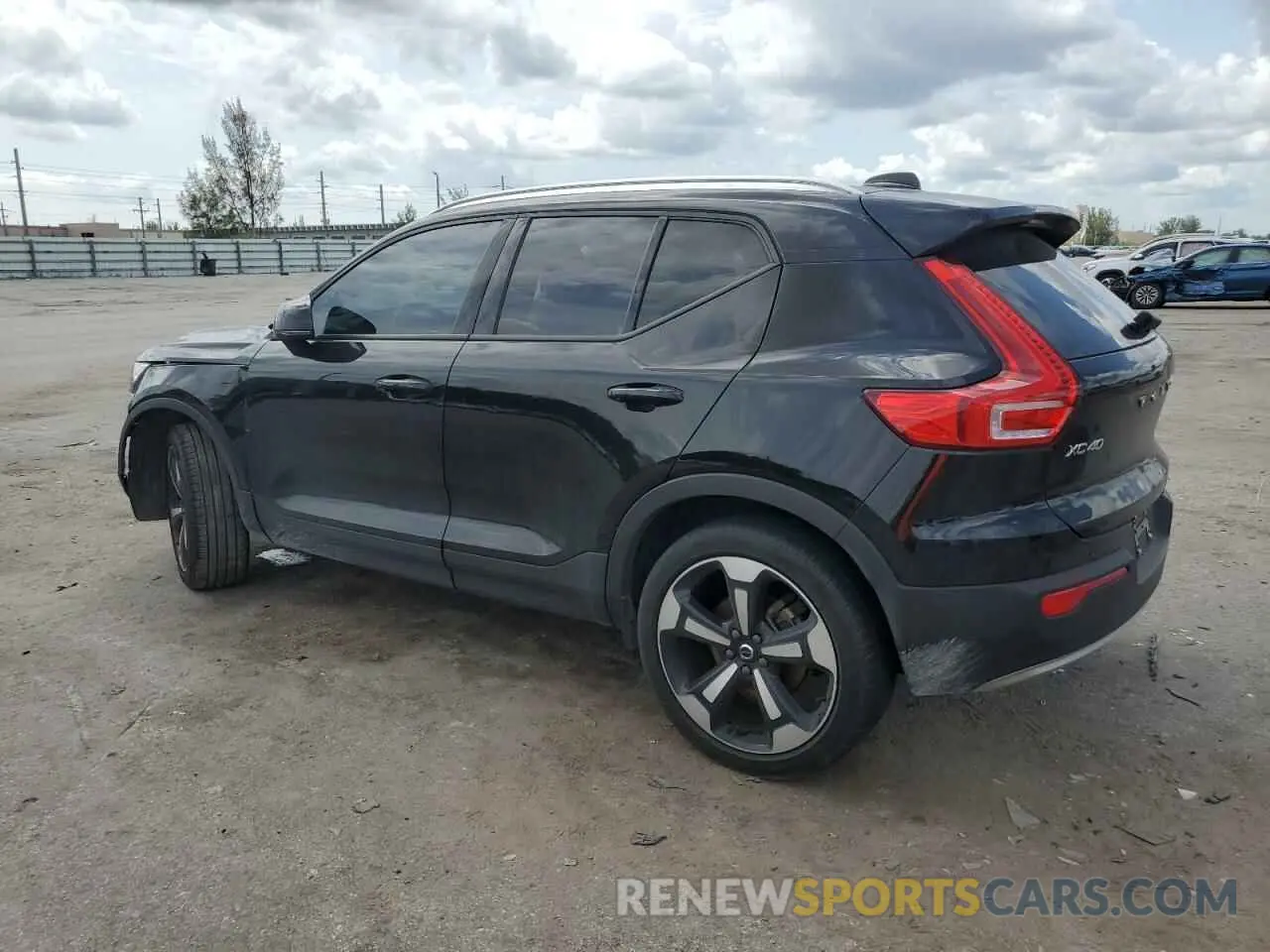 2 Photograph of a damaged car YV4162UK1N2743821 VOLVO XC40 2022