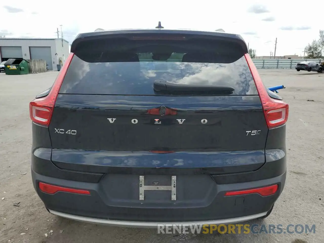 6 Photograph of a damaged car YV4162UK1N2743821 VOLVO XC40 2022