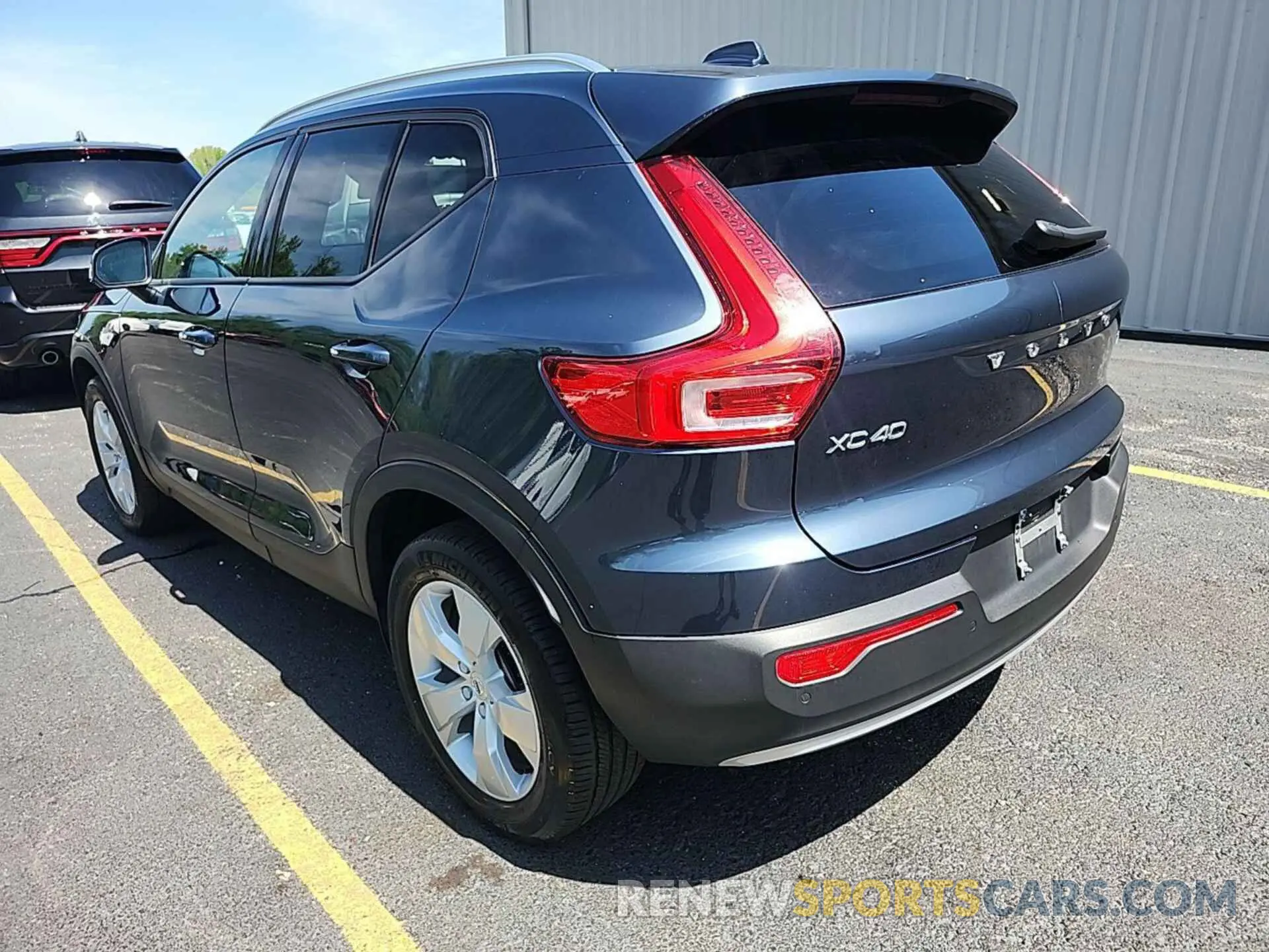 11 Photograph of a damaged car YV4162UK1N2764359 VOLVO XC40 2022