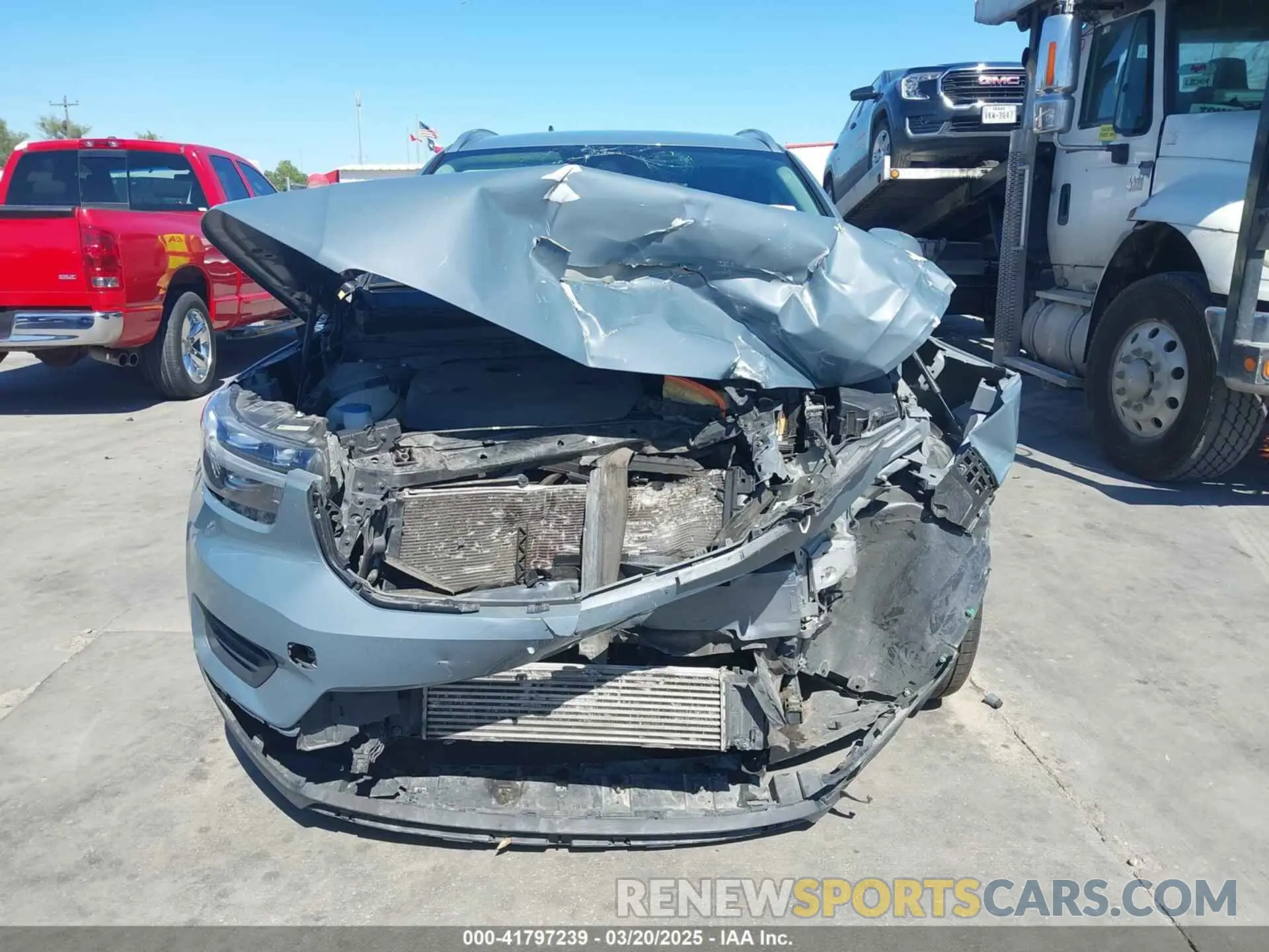 6 Photograph of a damaged car YV4162UK1N2785311 VOLVO XC40 2022