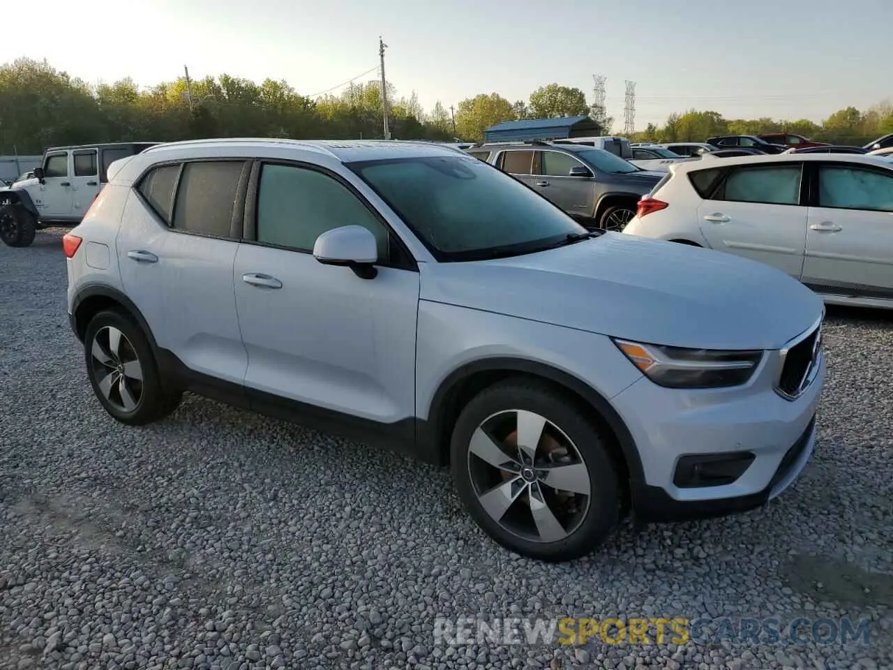 4 Photograph of a damaged car YV4162UK3N2755663 VOLVO XC40 2022