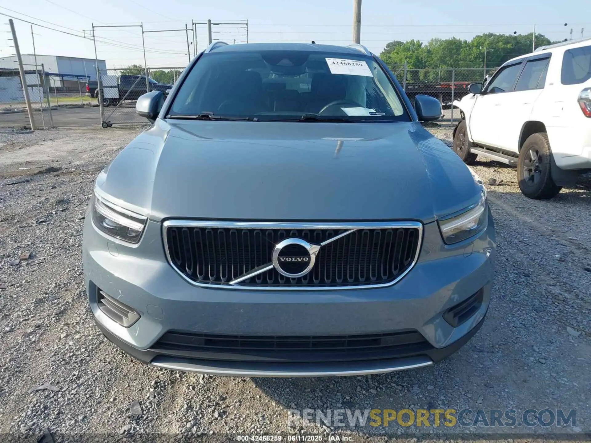 12 Photograph of a damaged car YV4162UK3N2758515 VOLVO XC40 2022