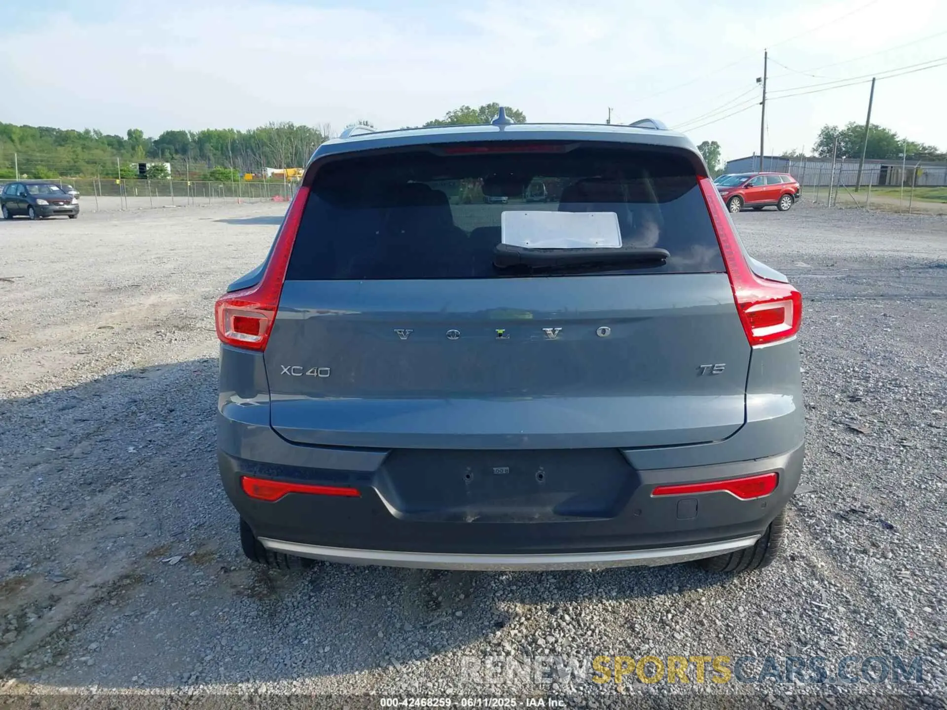 16 Photograph of a damaged car YV4162UK3N2758515 VOLVO XC40 2022