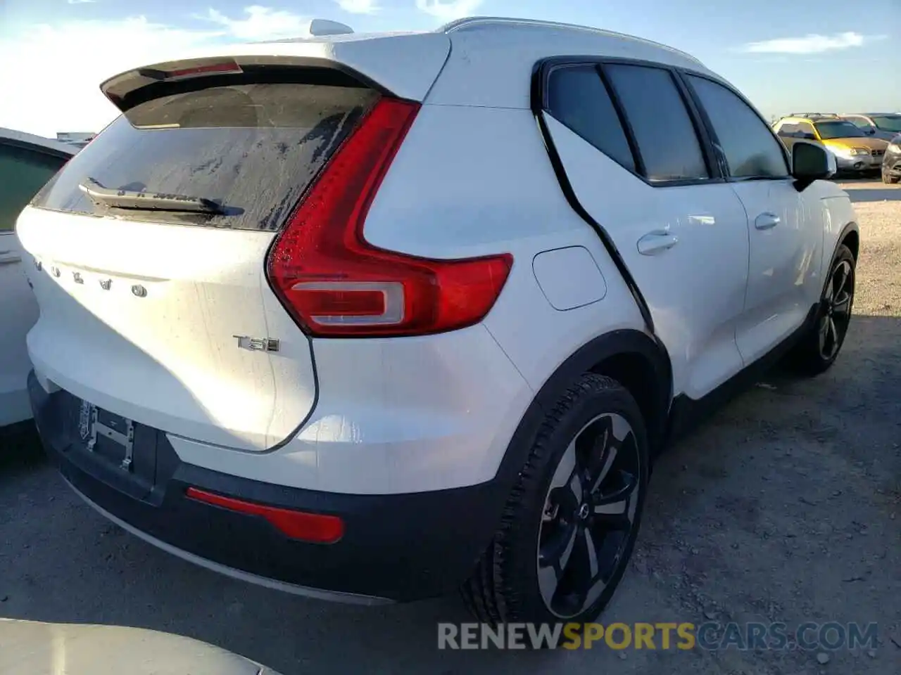 4 Photograph of a damaged car YV4162UK3N2780515 VOLVO XC40 2022