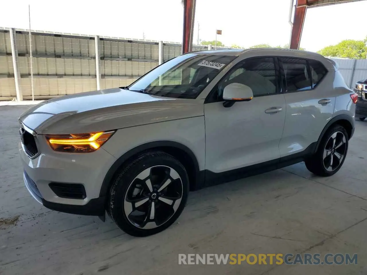 1 Photograph of a damaged car YV4162UK4N2782984 VOLVO XC40 2022