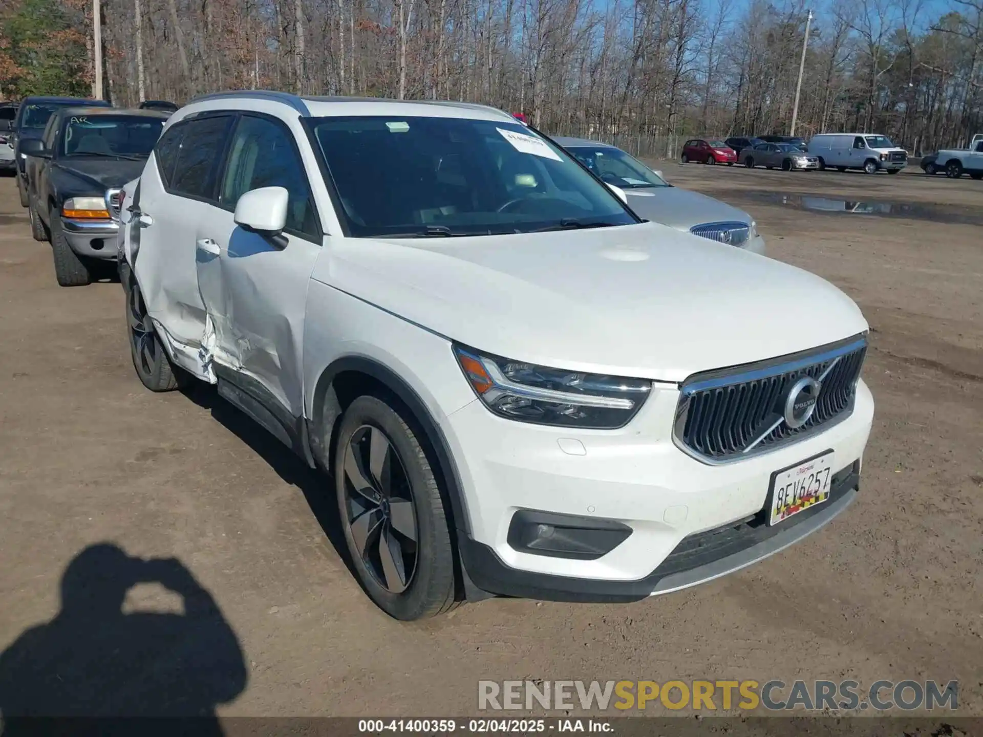 1 Photograph of a damaged car YV4162UK5N2656620 VOLVO XC40 2022