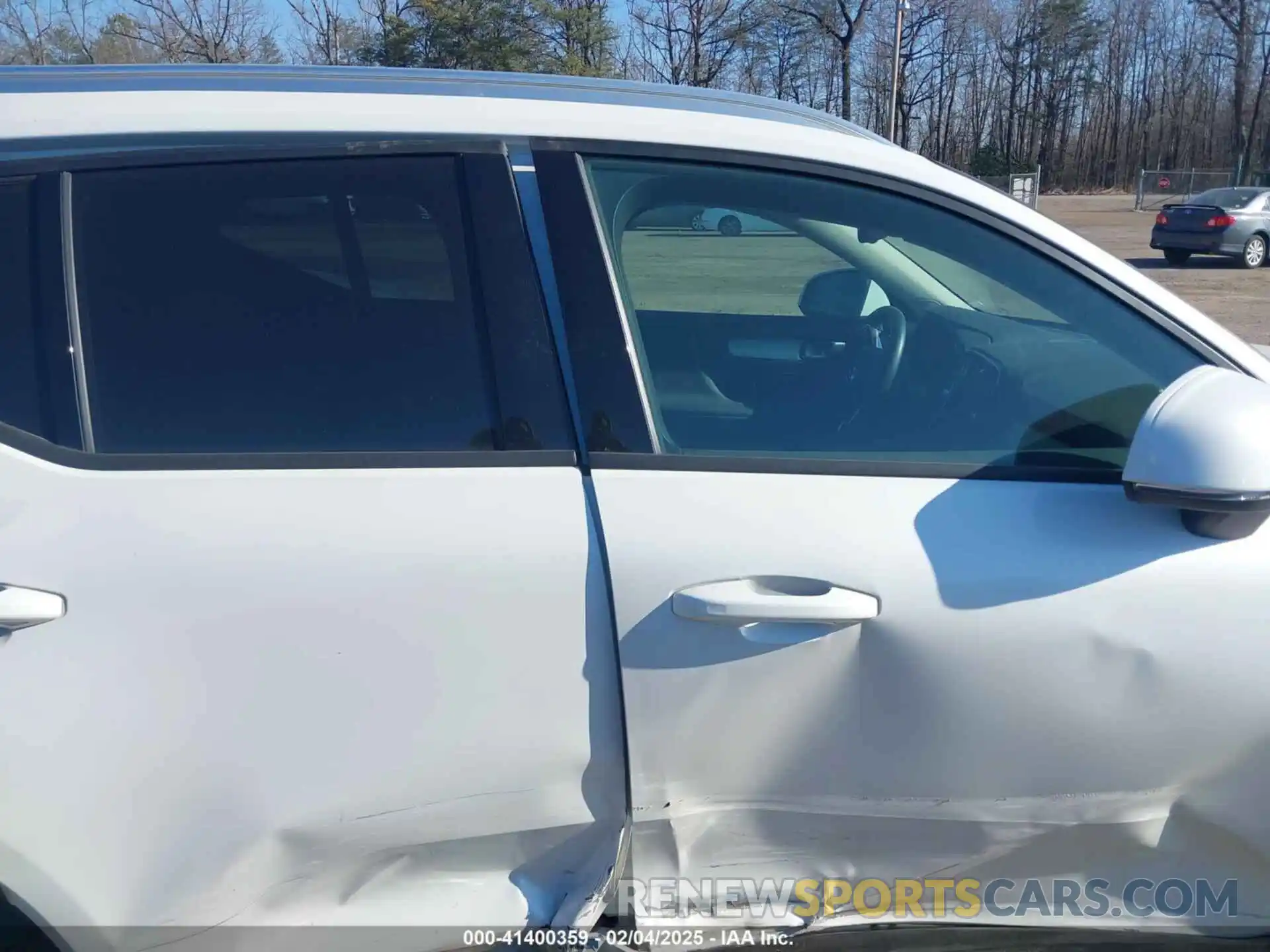 12 Photograph of a damaged car YV4162UK5N2656620 VOLVO XC40 2022