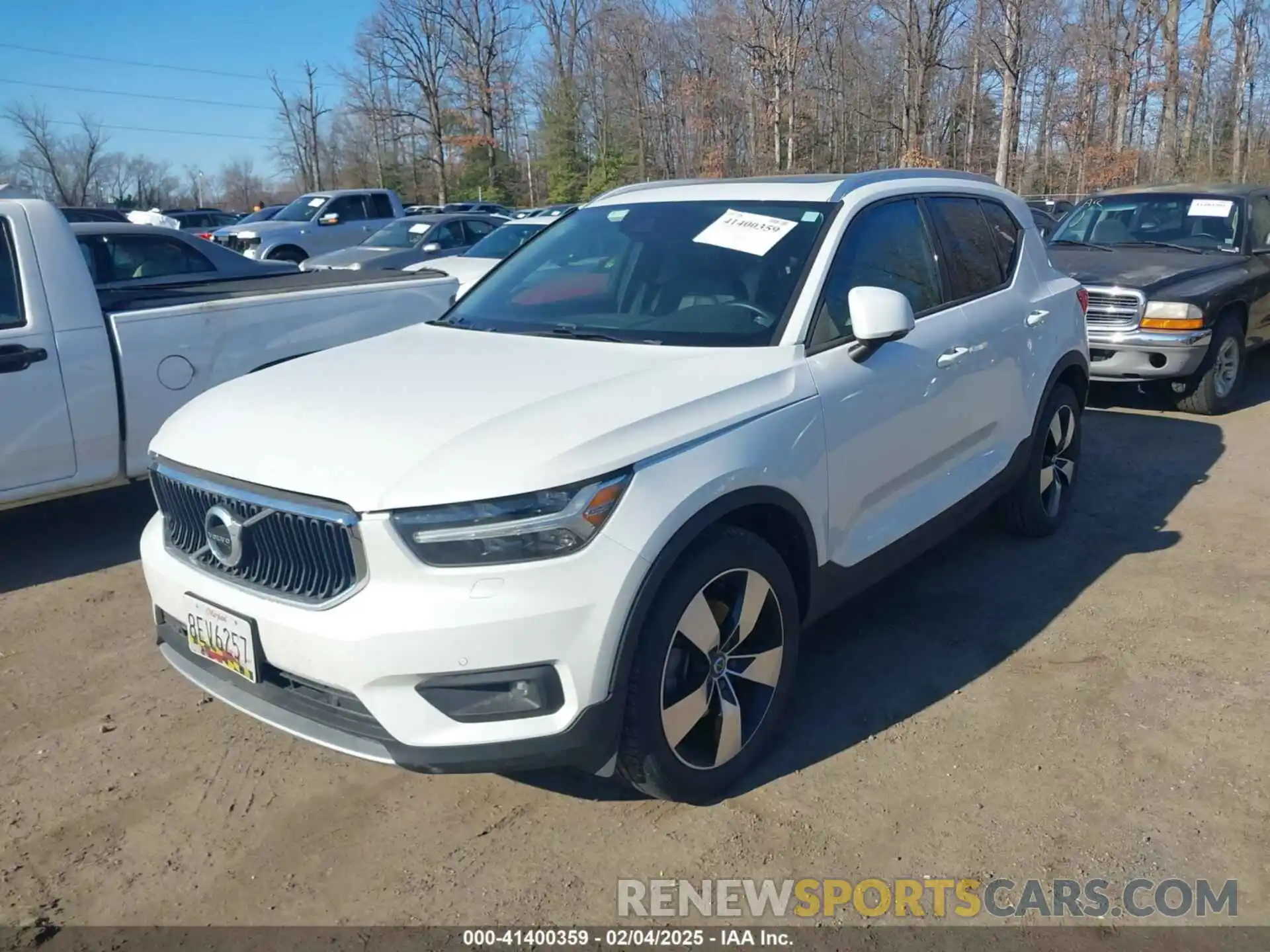 2 Photograph of a damaged car YV4162UK5N2656620 VOLVO XC40 2022