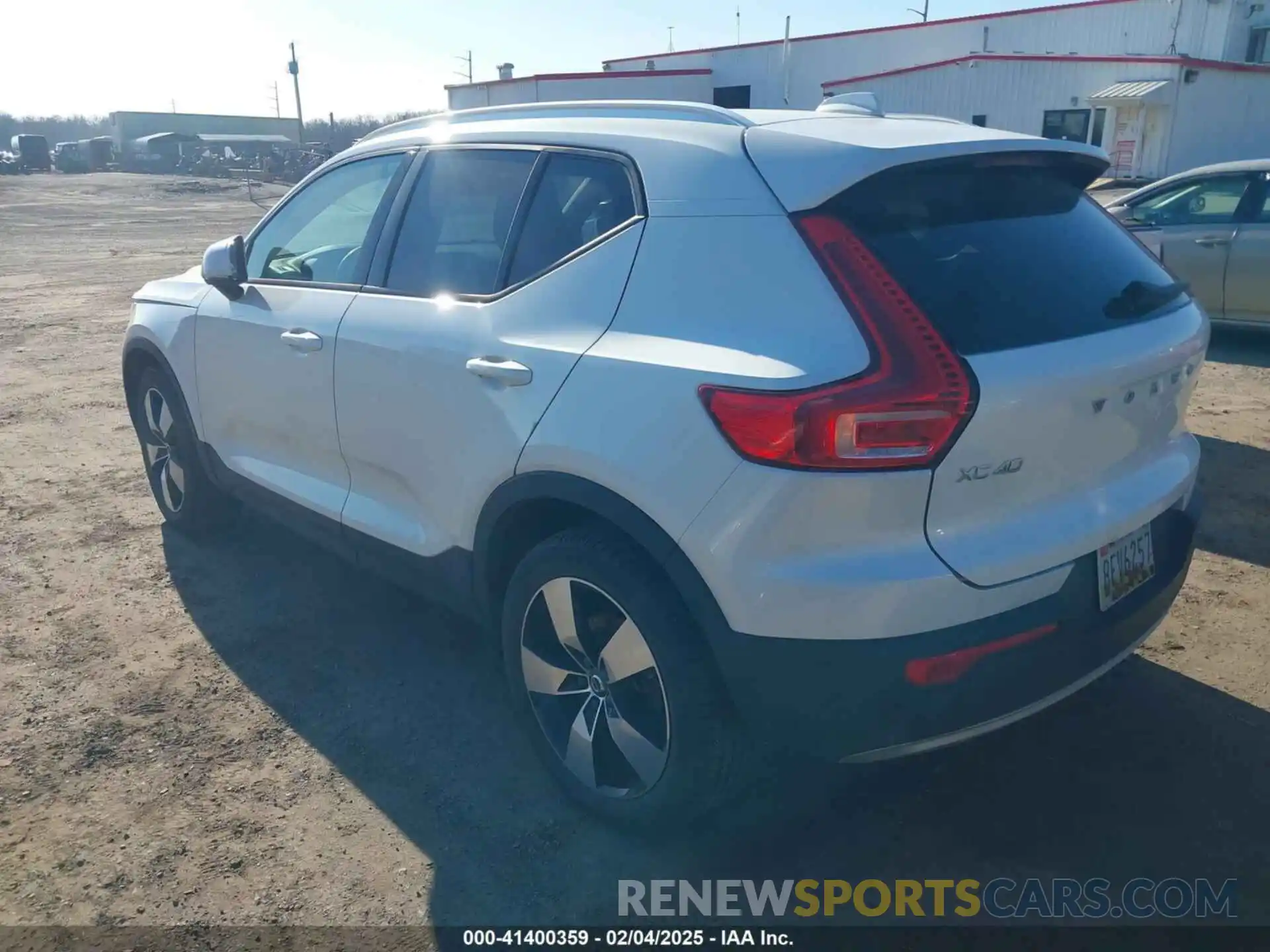 3 Photograph of a damaged car YV4162UK5N2656620 VOLVO XC40 2022